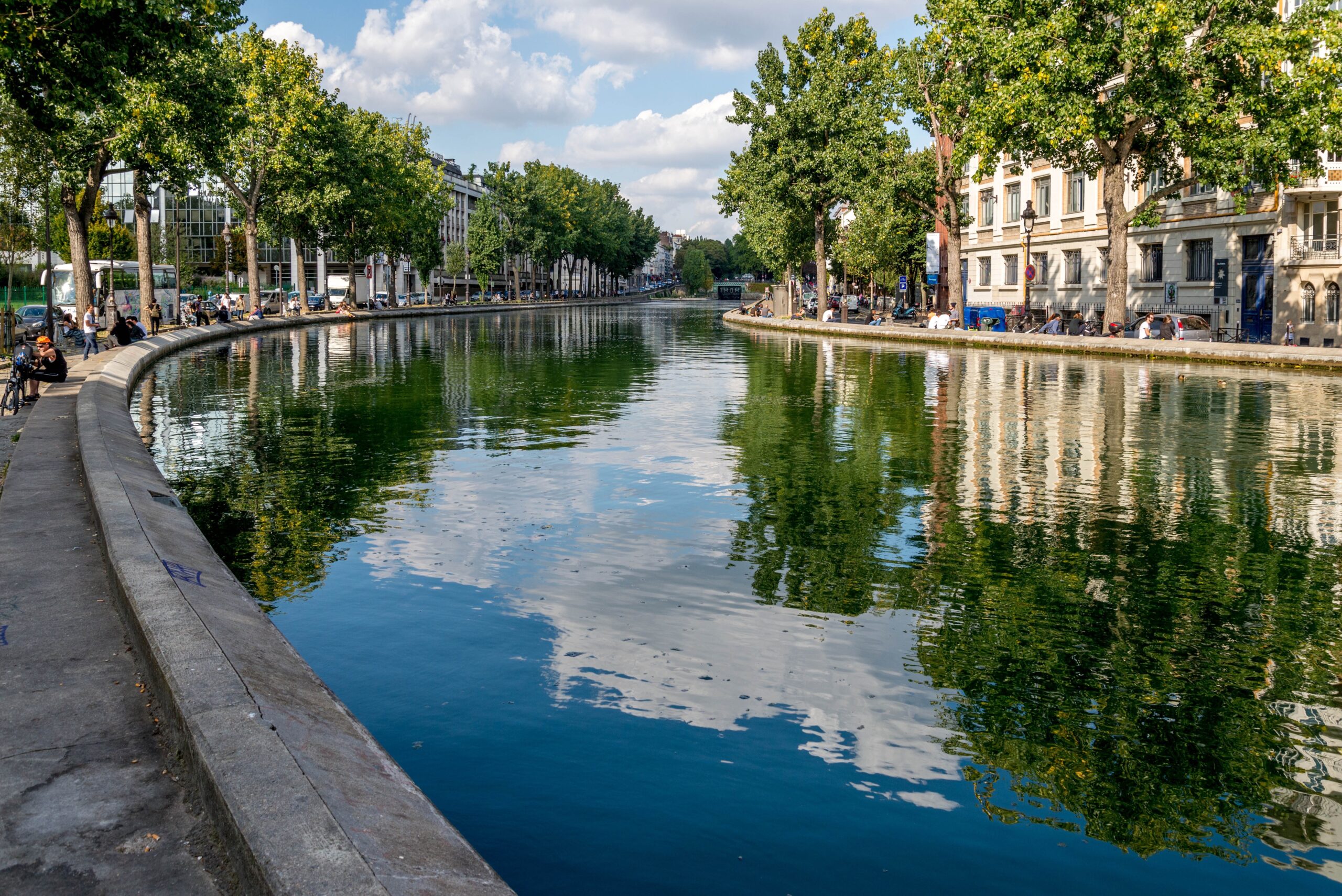 Le canal Saint-Martin à Paris 10e, cœur du quartier écoresponsable avec Venor Immobilier Paris